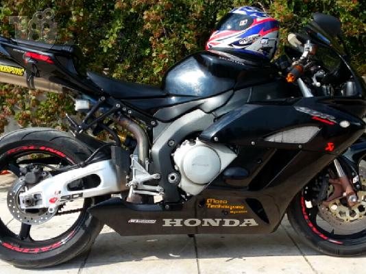 PoulaTo: HONDA CBR 1000 RR Fireblade '05